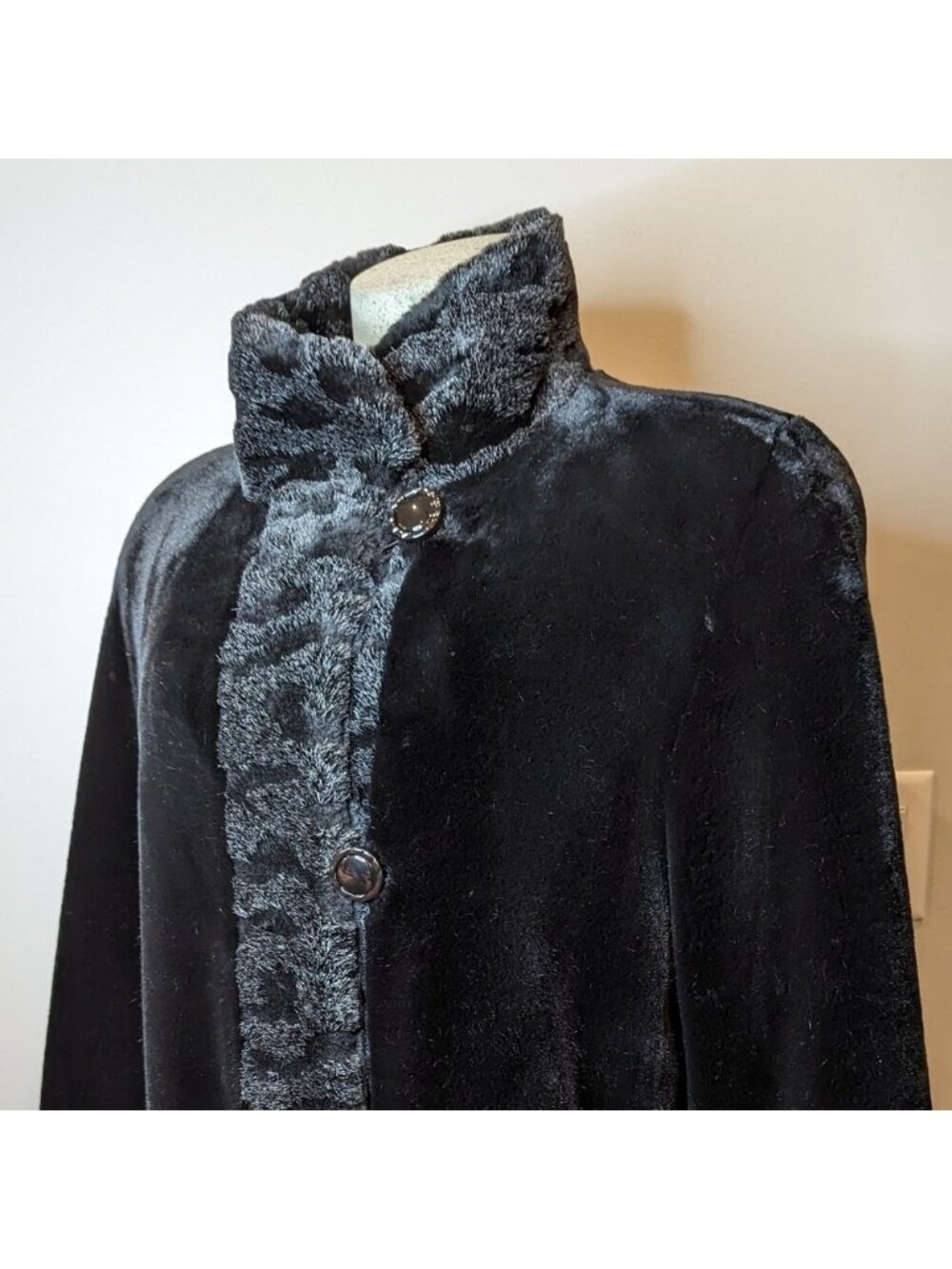 NOVELTI Black Modacrylic Luxury Cuddly Soft Faux Fur Coat. Size 5/6 P - Picture 6 of 12
